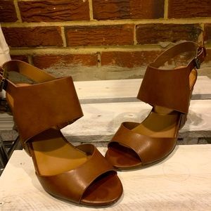 Tan leather mid size heel